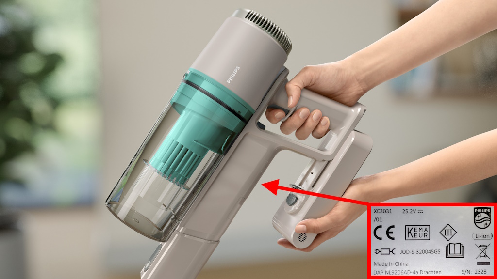 Teil des Staubsaugers mit wei&szlig;em Produktetikett